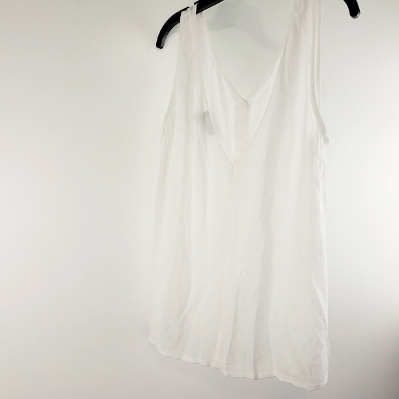Elegant White Button-Front Tank Top - Picture 7 of 8